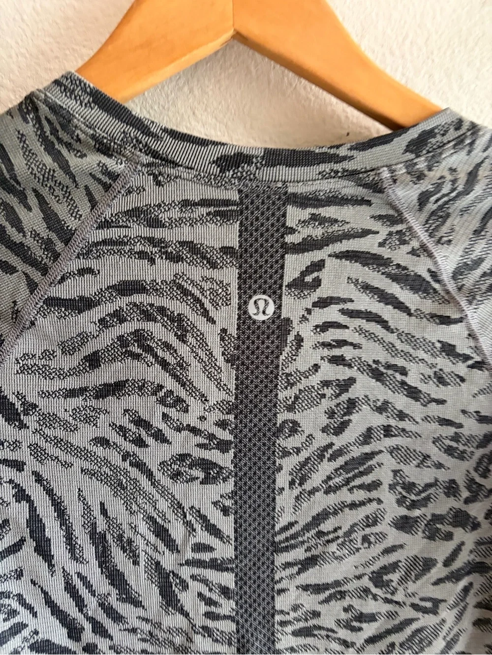 Lululemon Swiftly Tech Long Sleeve Shirt 2.0 in Primal Clash Black Gray Sz 6